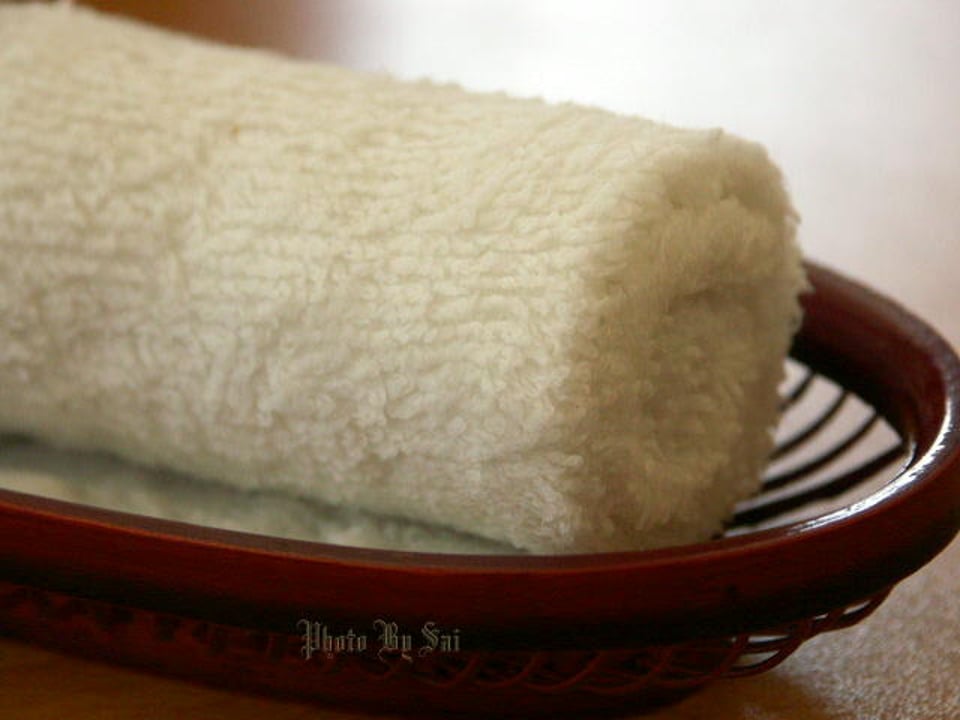 早上用热水洗脸