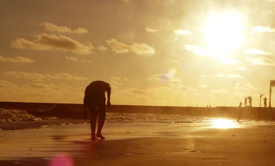两地相隔的  自由