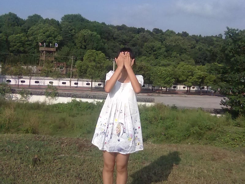 穿着拖鞋去饭堂吃饭