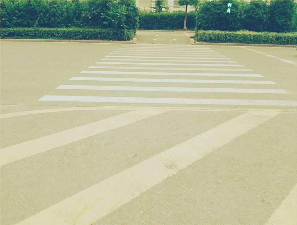 在大城市里压马路