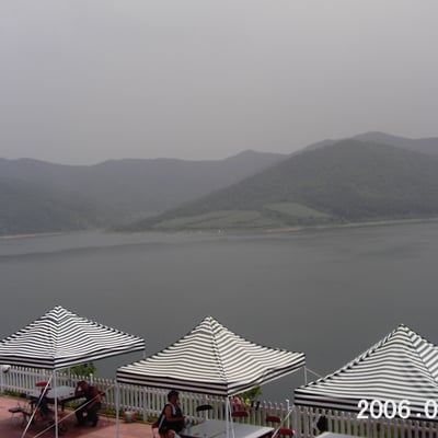 和最好的朋友骑摩托车游郊外