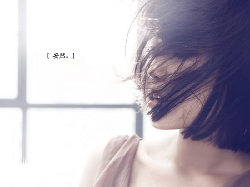 一个人躲在家里哭