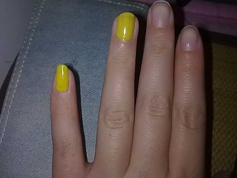 我爱黄色指甲油