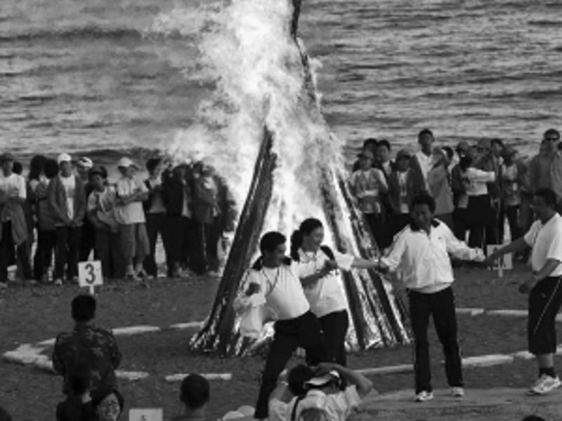 海边篝火晚会