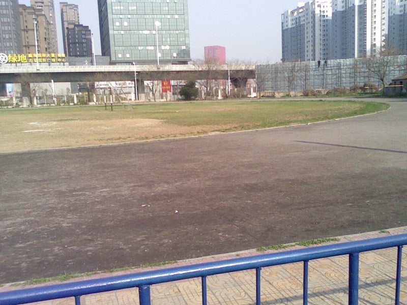 那个我们第一次拥抱接吻的操场