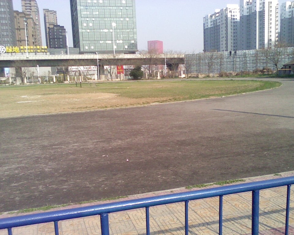 那个我们第一次拥抱接吻的操场