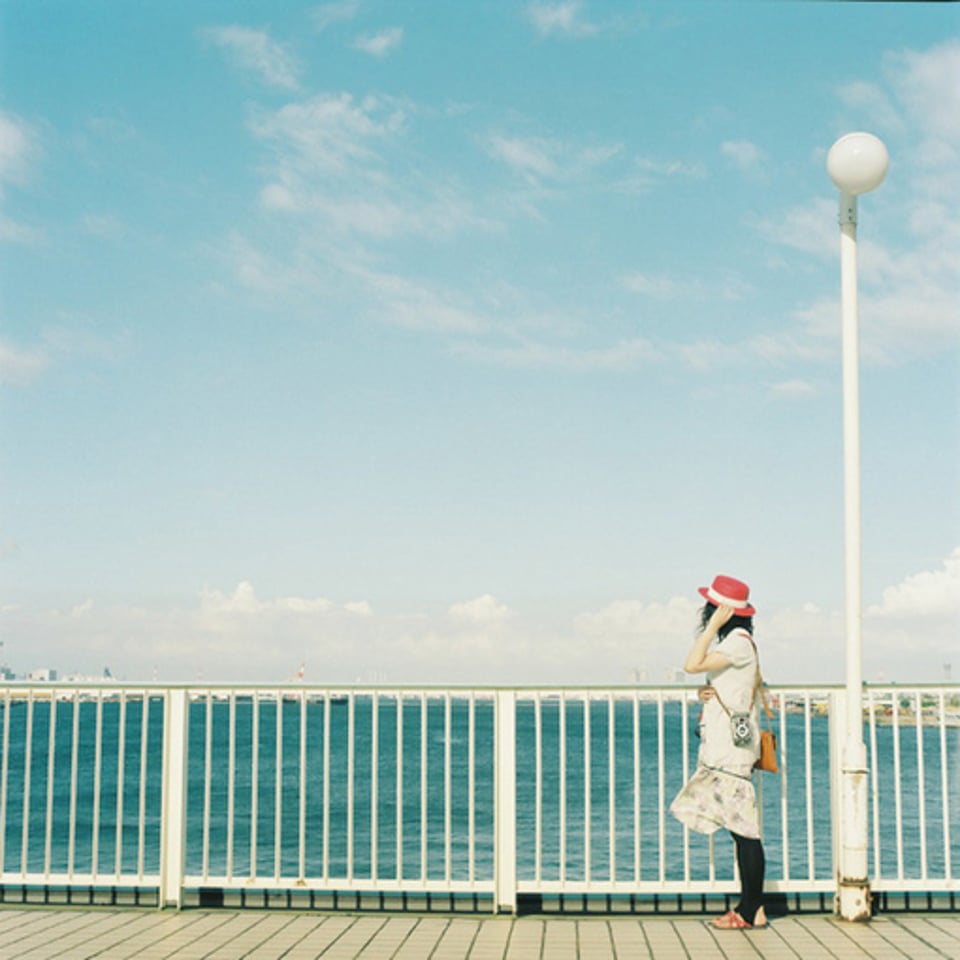 多希望有一栋海边的房子房子有一面落地窗窗