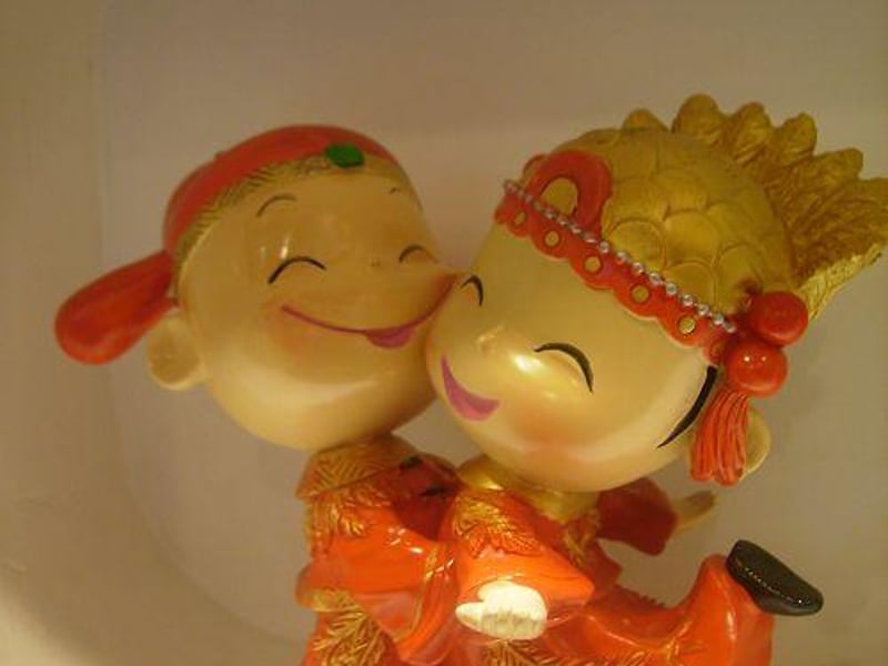 一场中式婚礼和一场西式婚礼