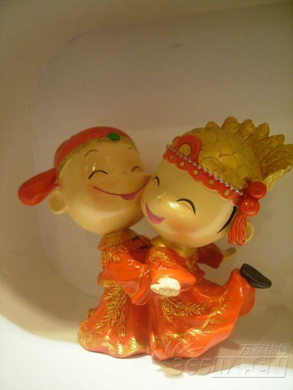 一场中式婚礼和一场西式婚礼