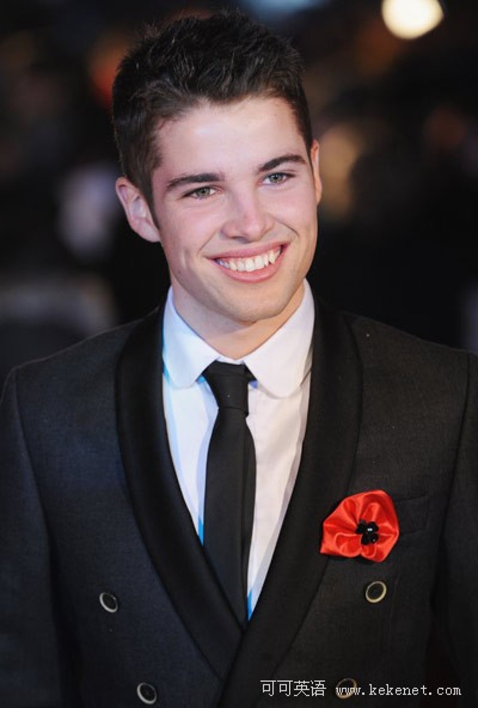 一首JoeMcElderry翻唱的英文歌TheClimb