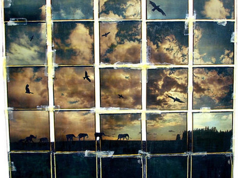 用耳机听歌古典乐