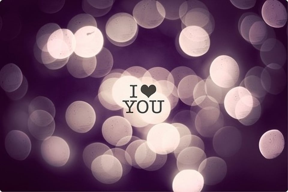 下雨时水洼里的泡泡