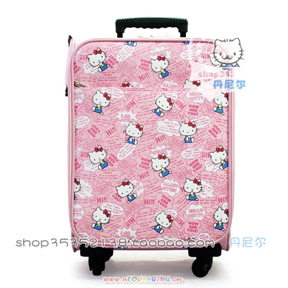 印满Hello Kitty的旅行箱