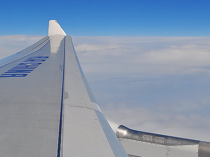 天空之上云朵之间