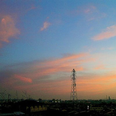 眺望夕阳里的城市