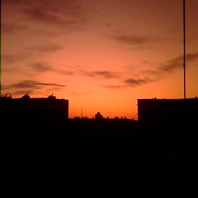 眺望夕阳里的城市