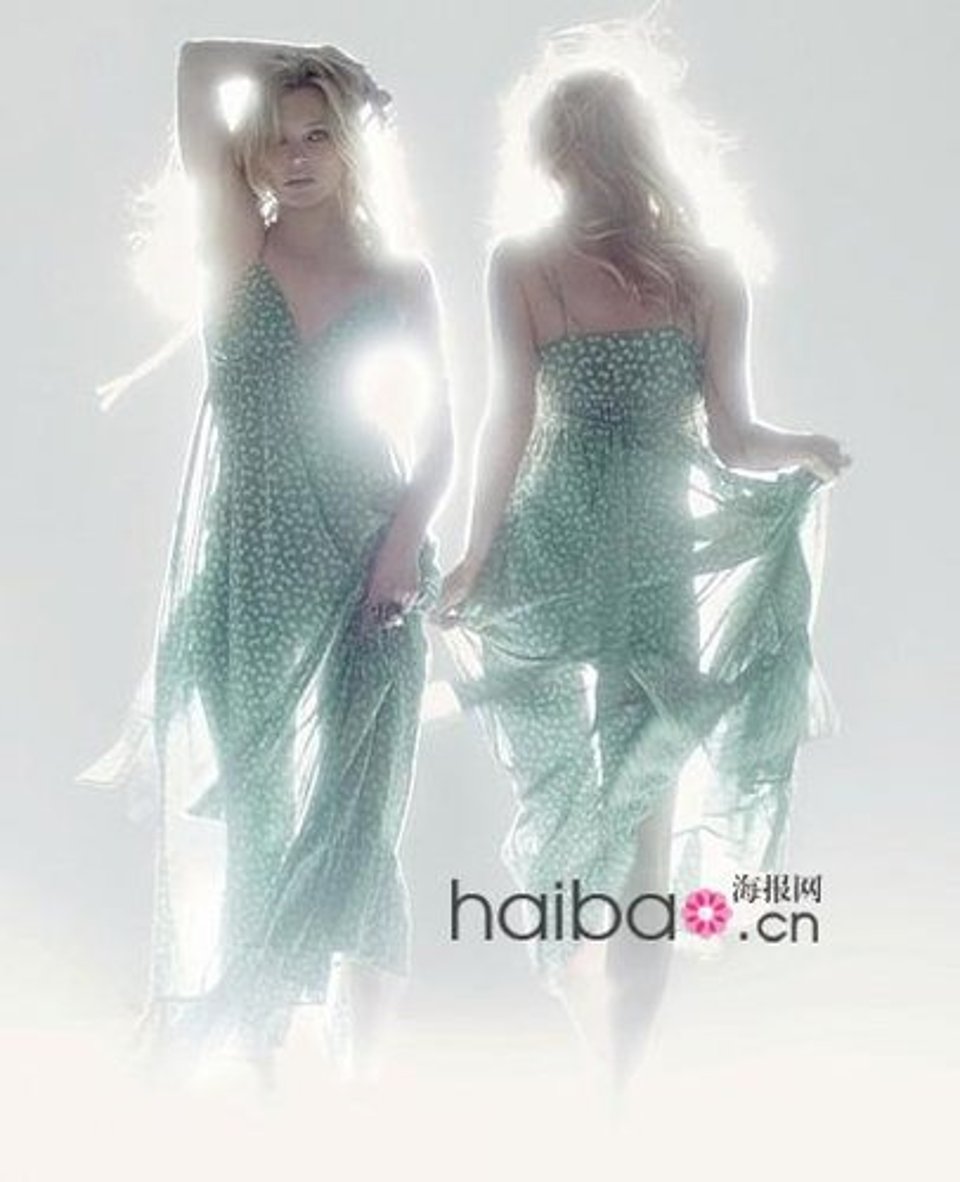 商场里不停的试各种衣服