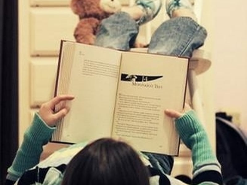 半夜看书 纸质书或电子书