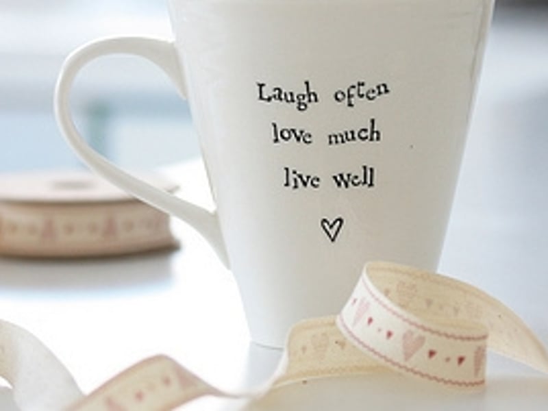 听着纯音乐看书微笑沉淀心里的小小刺痛