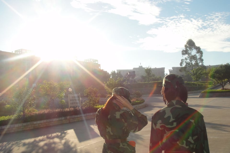 像你一样走路走得特别慢