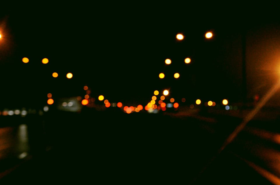 一个人享受安静醉人的夜晚