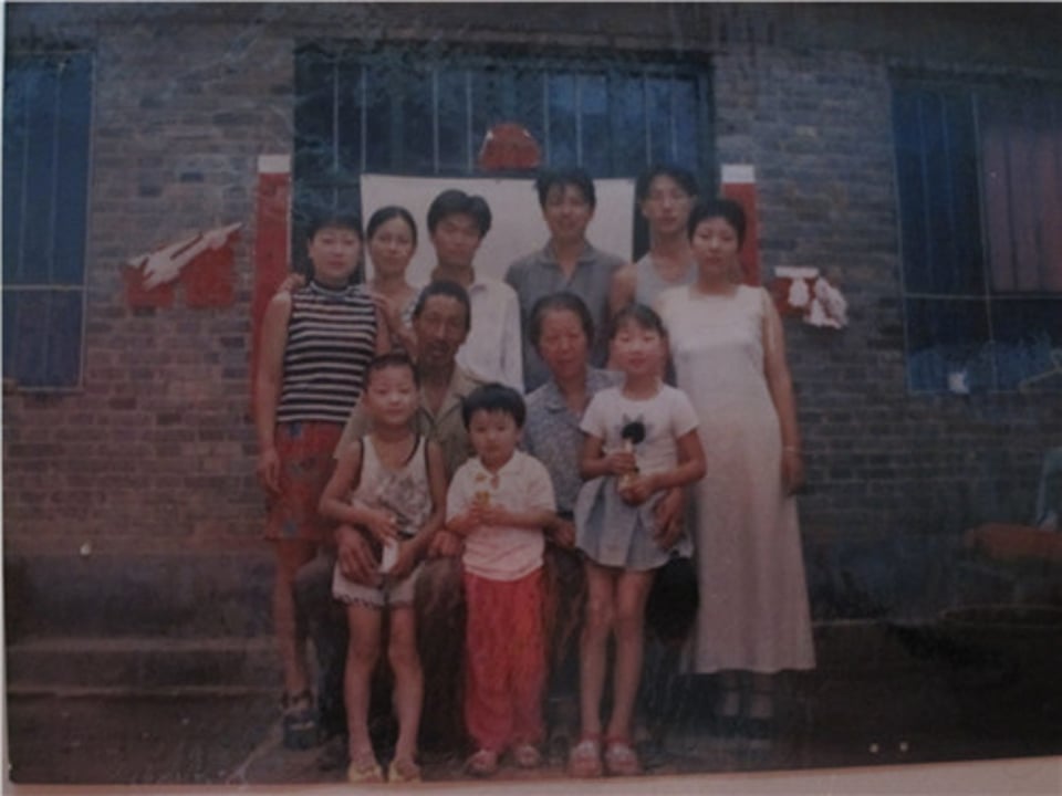 那张污渍斑驳的老照片