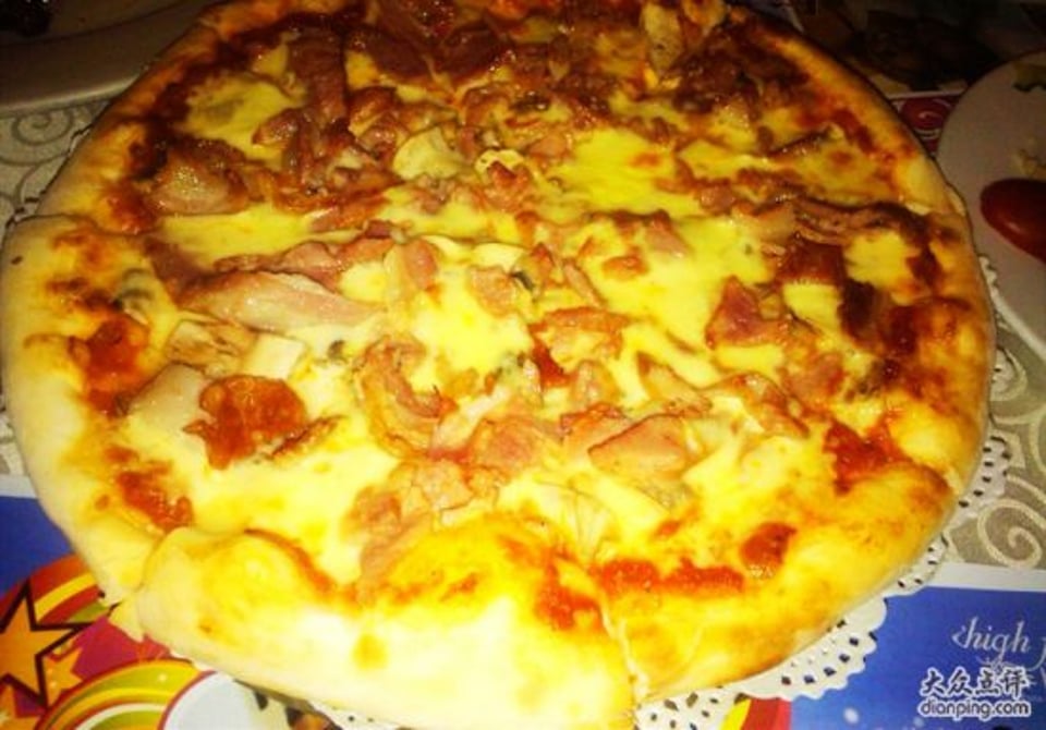 加很多芝士的披萨