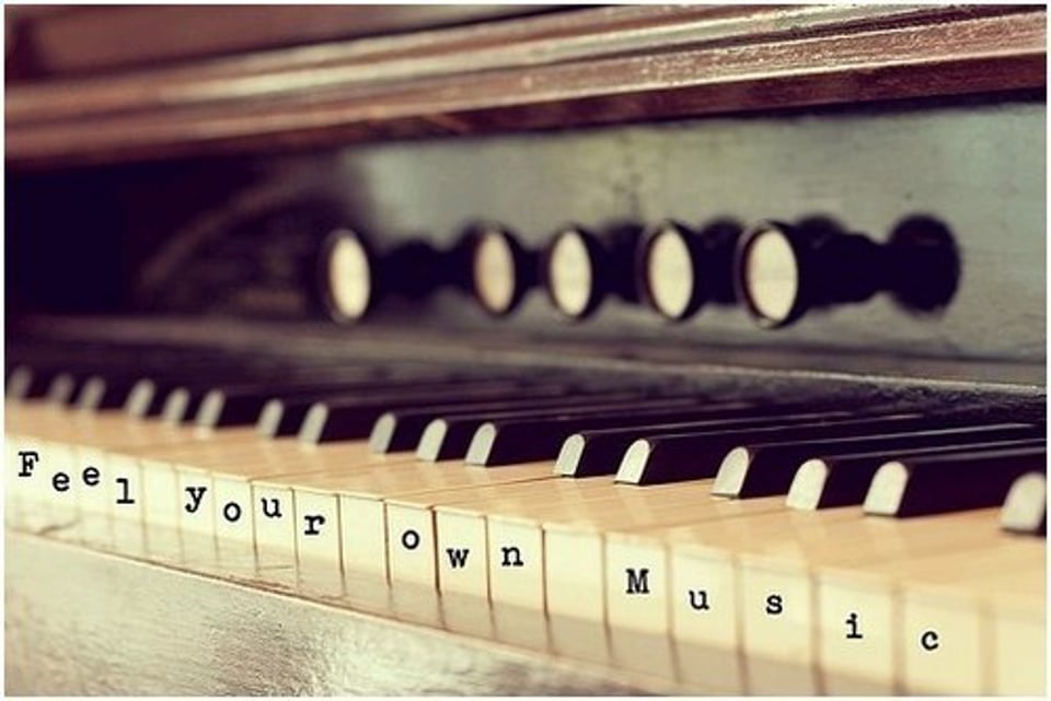 喜欢听着歌逛贴吧