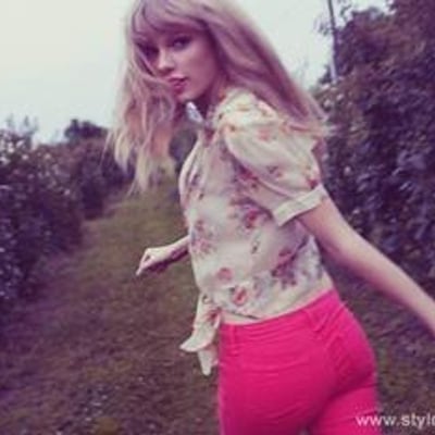 red talor swift
