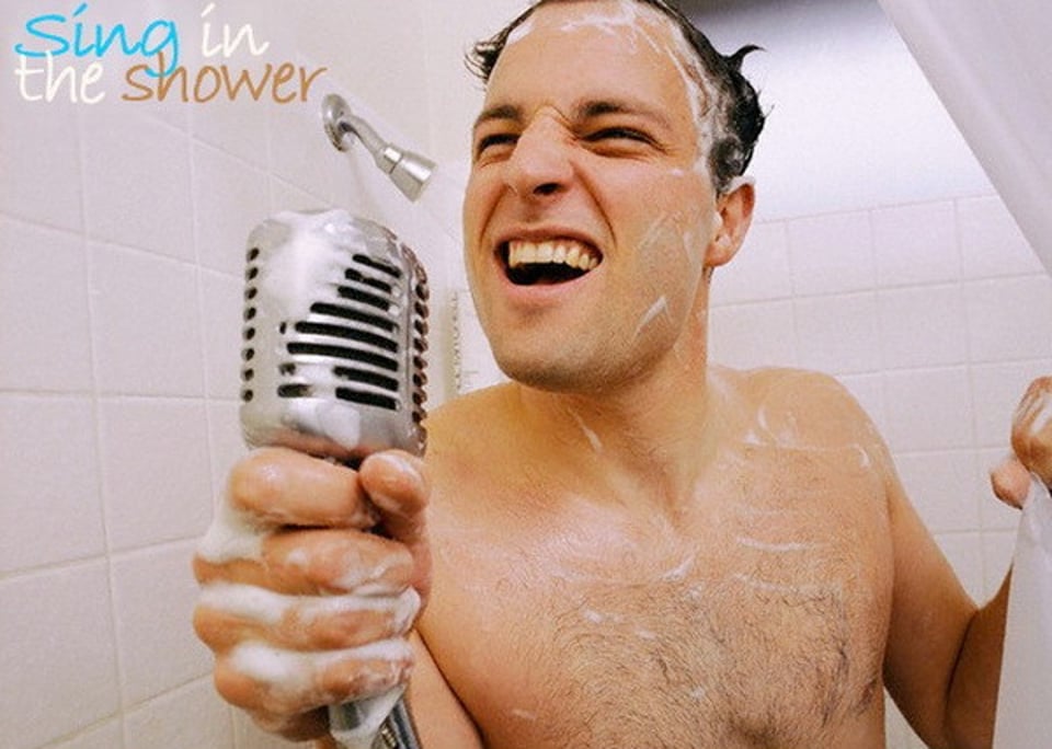 洗澡时唱歌
