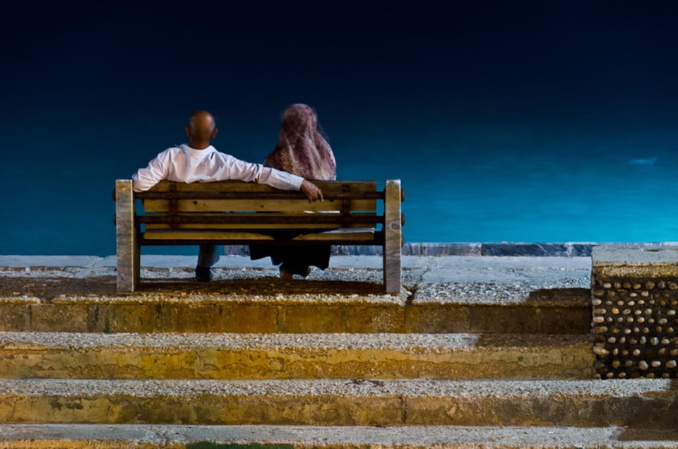 坐在喜欢的人对面