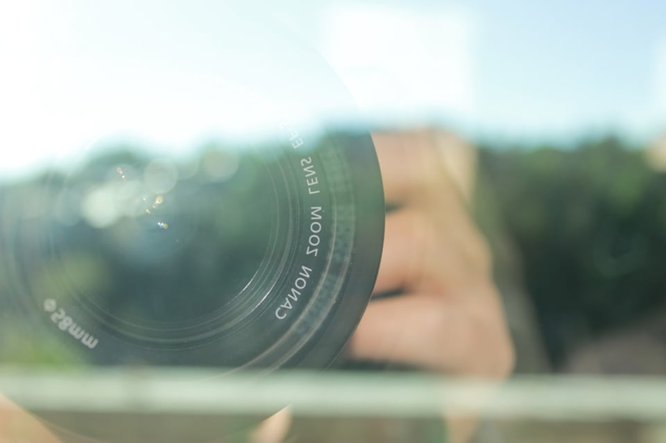 在火车上看沿途的风景