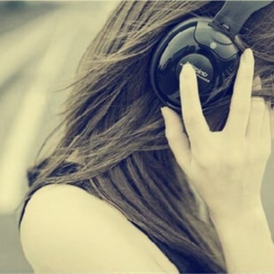 喜欢的歌静静地听喜欢的人远远地看