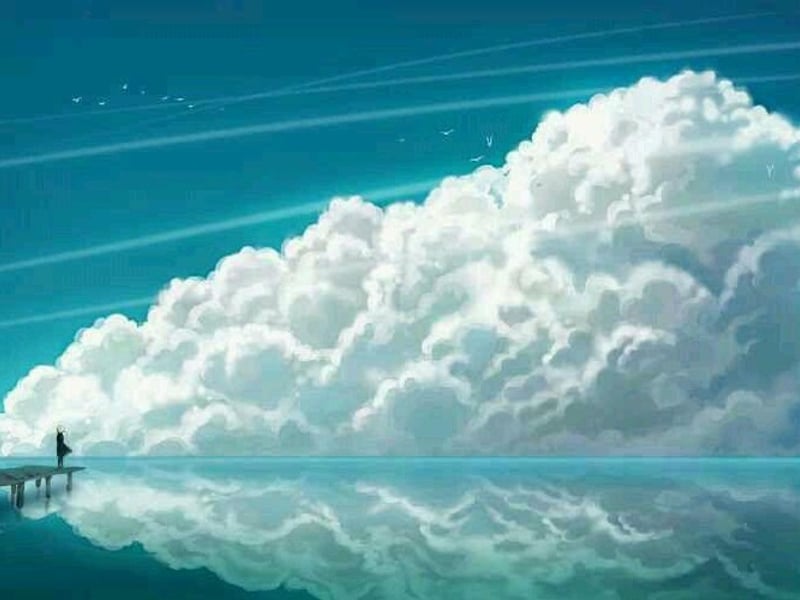 在蓝天下悠闲的骑车