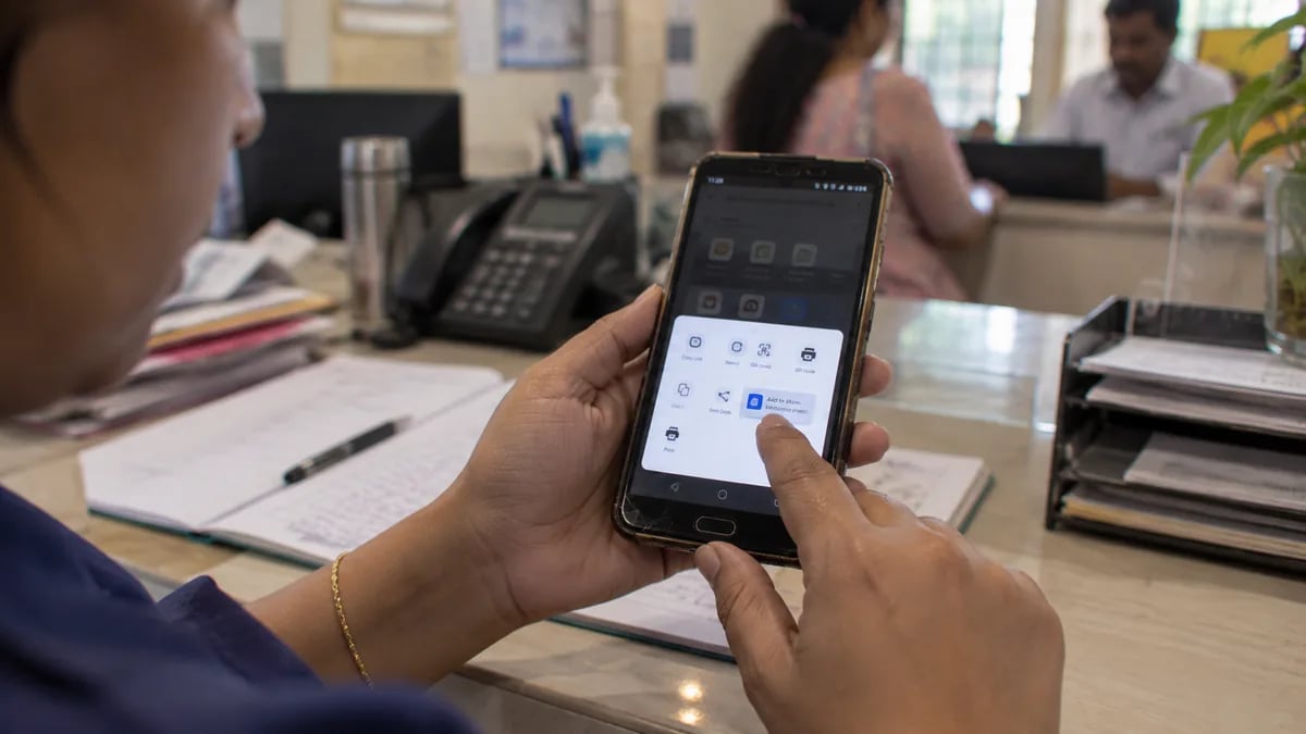 Adding a clinic web portal to an old phone's home screen during a test