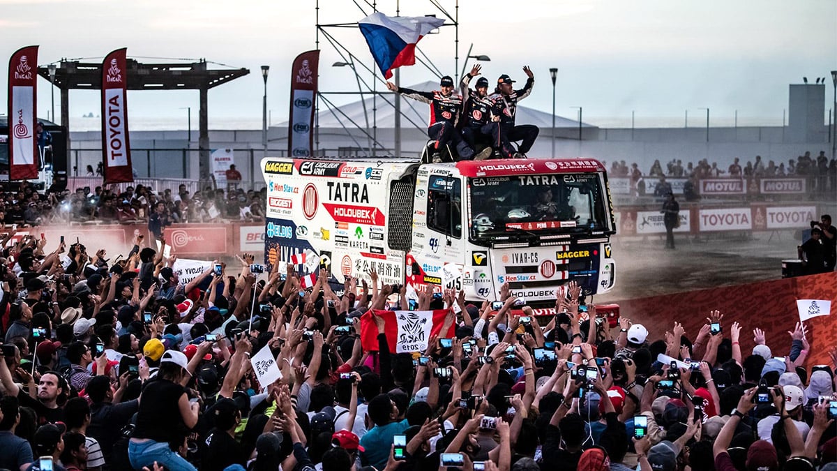 Jednačtyřicátý ročník rally Dakar zahájen! Kolomý se Šoltysem se představili na podiu!