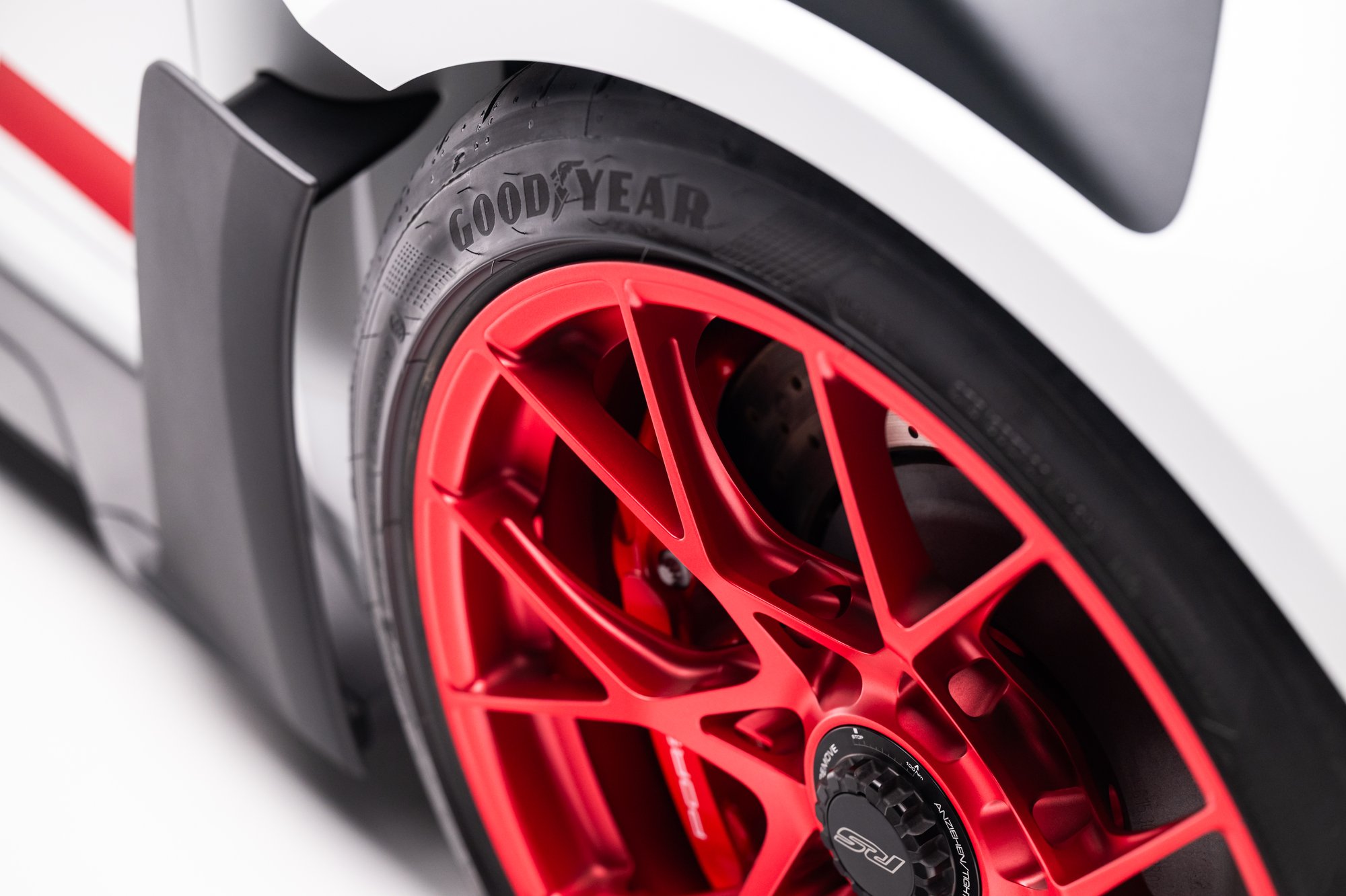 406-Mile 2023 Porsche 911 GT3 RS Sells for $367,786 on Bring a Trailer