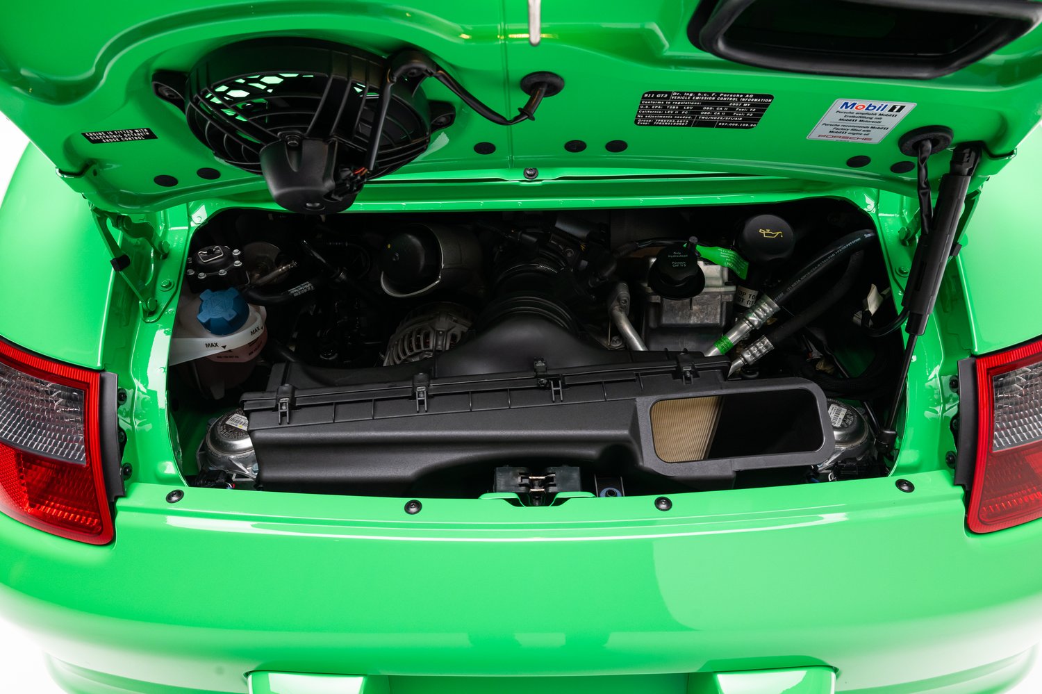 Time Capsule Porsche GT3 RS Achieves Record $498,000 Sale