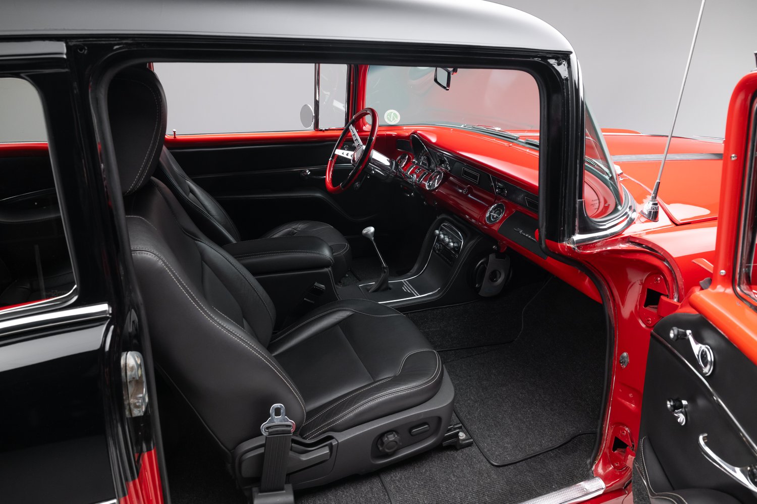 Restomod 1955 Pontiac Chieftain Sells for $35,550 on Bring a Trailer