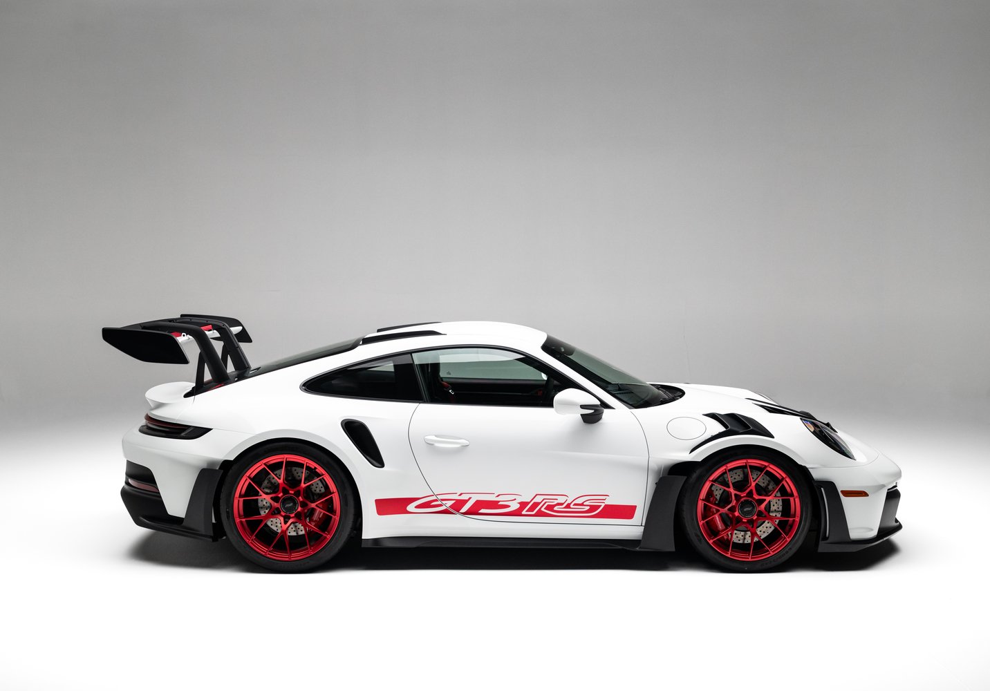 406-Mile 2023 Porsche 911 GT3 RS Sells for $367,786 on Bring a Trailer
