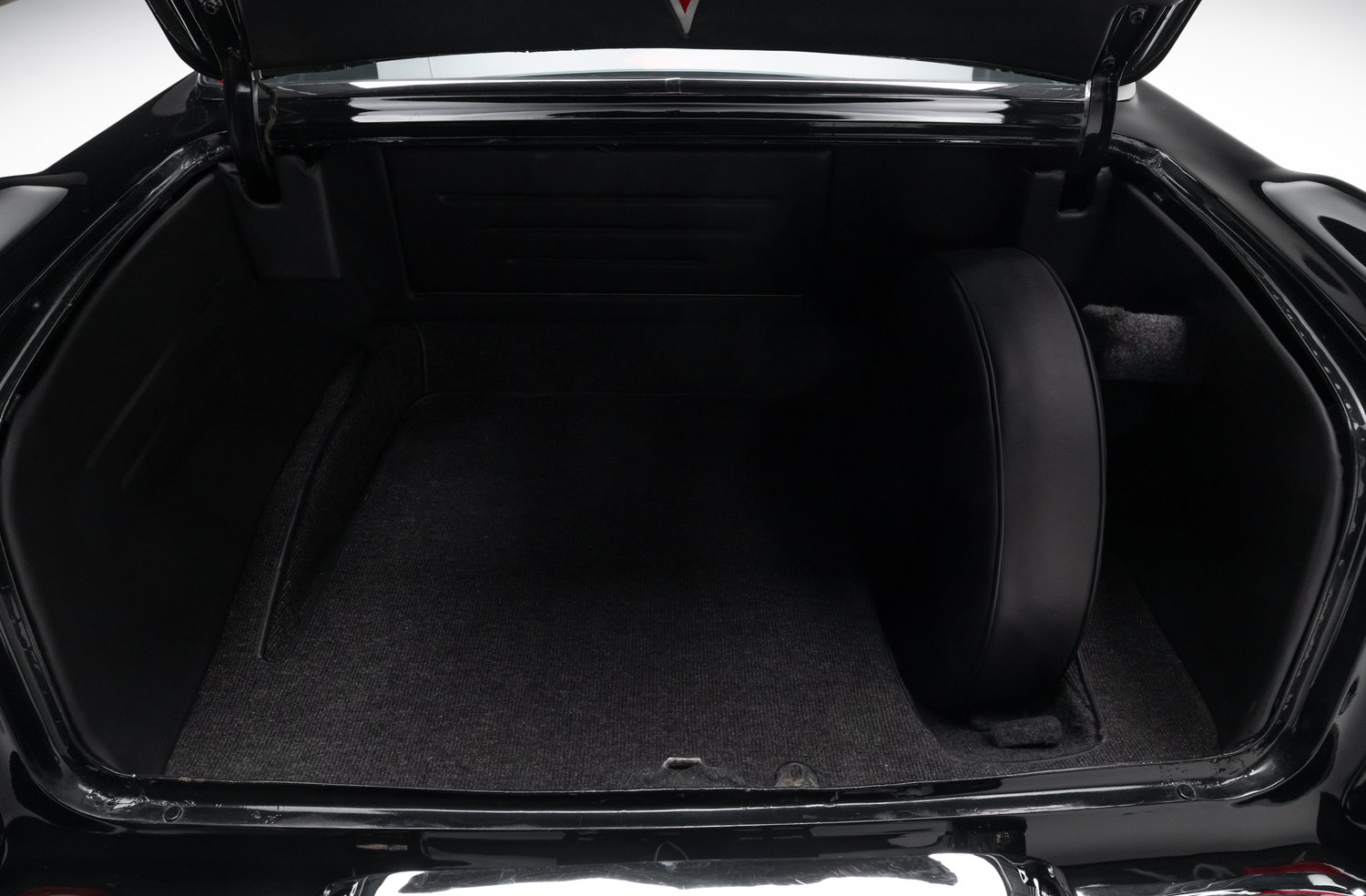 Restomod 1955 Pontiac Chieftain Sells for $35,550 on Bring a Trailer