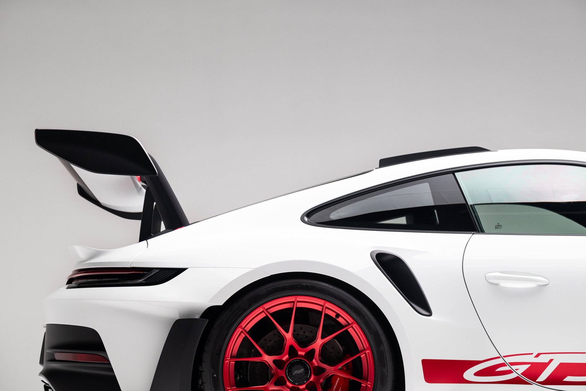 406-Mile 2023 Porsche 911 GT3 RS Sells for $367,786 on Bring a Trailer