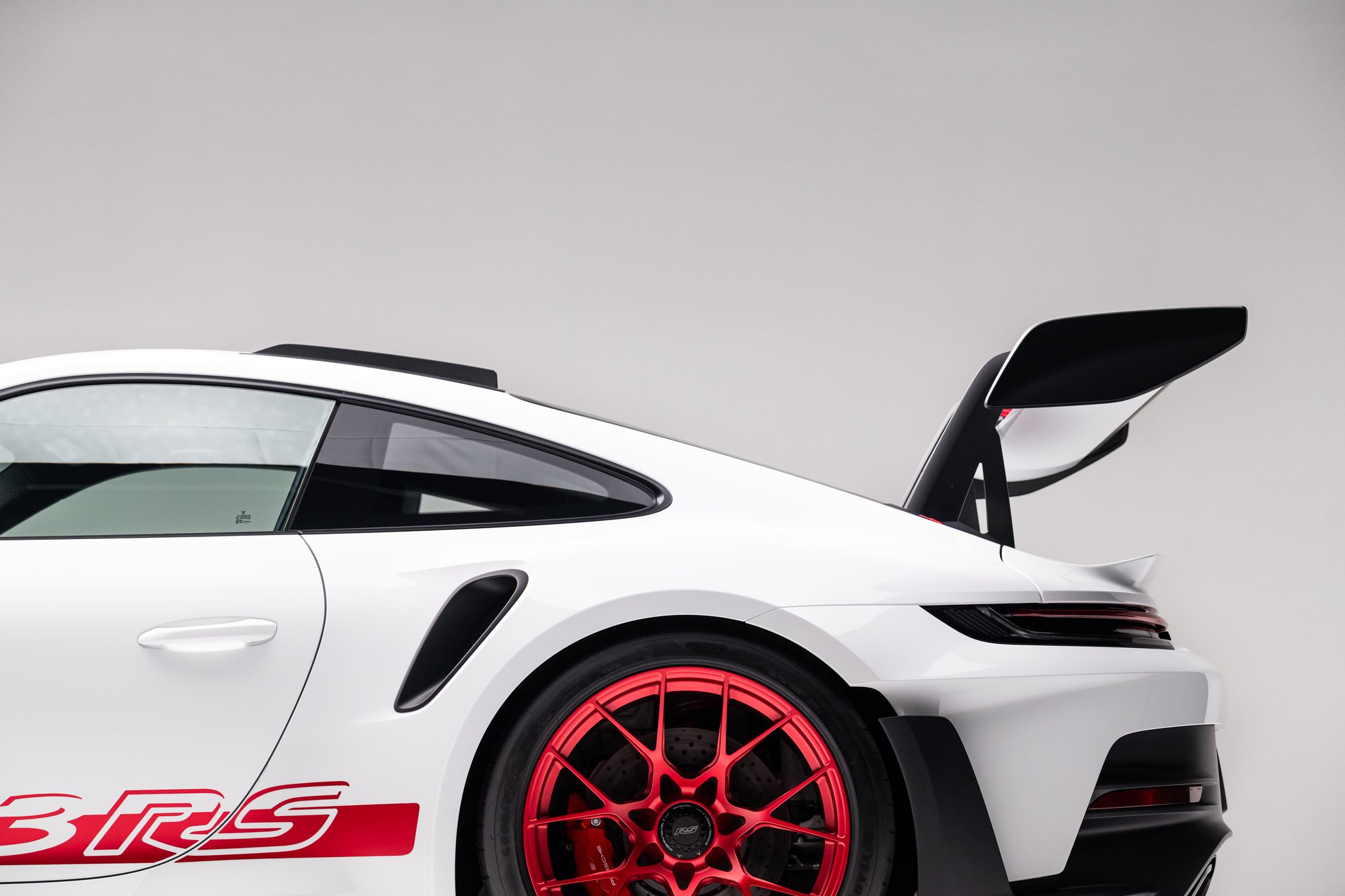 406-Mile 2023 Porsche 911 GT3 RS Sells for $367,786 on Bring a Trailer