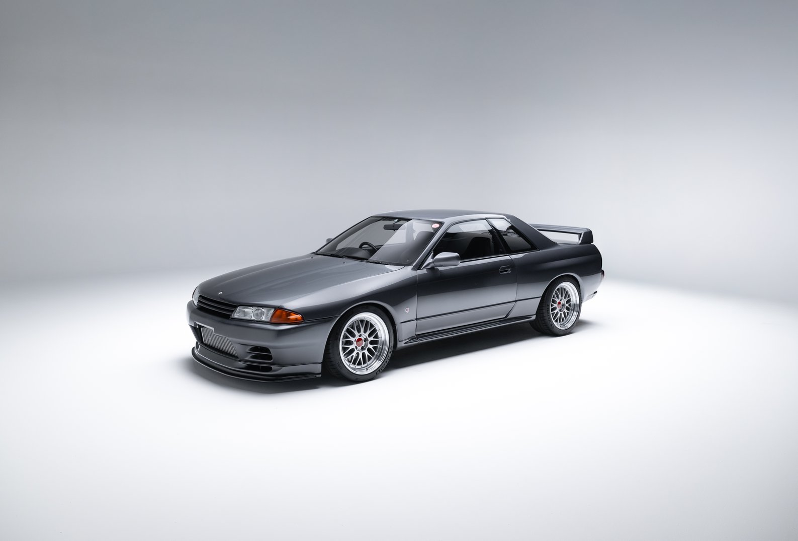 1990 Nissan Skyline GT-R R32 front view in Gun Gray Metallic