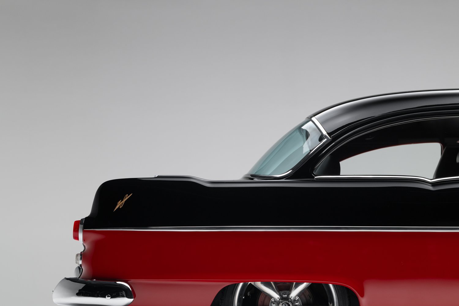 Restomod 1955 Pontiac Chieftain Sells for $35,550 on Bring a Trailer