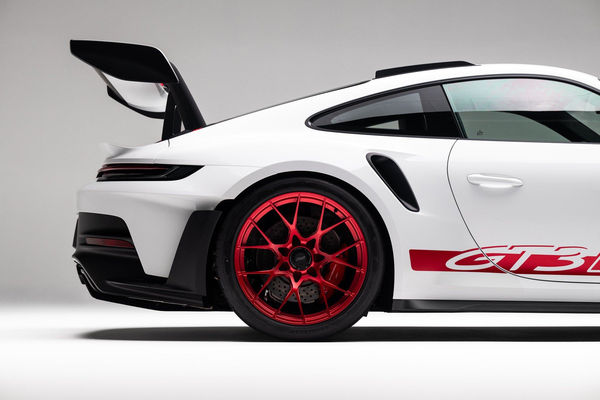 406-Mile 2023 Porsche 911 GT3 RS Sells for $367,786 on Bring a Trailer