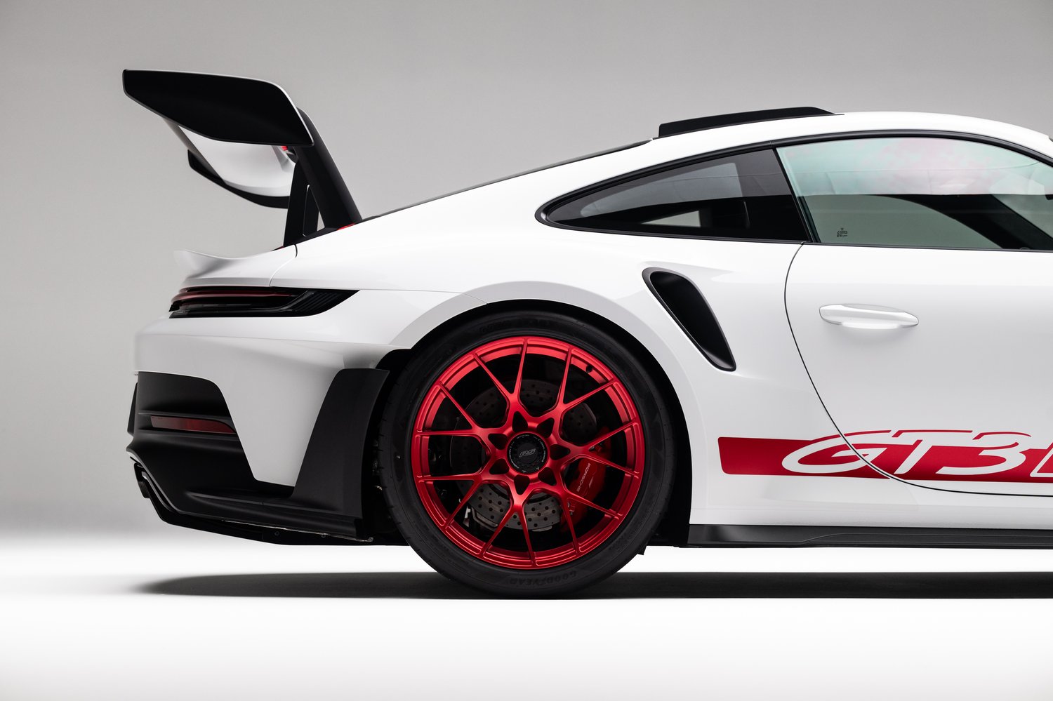 406-Mile 2023 Porsche 911 GT3 RS Sells for $367,786 on Bring a Trailer