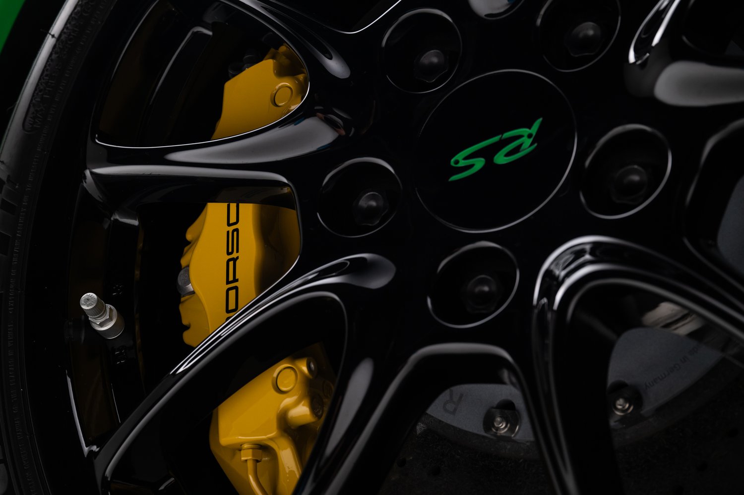 Time Capsule Porsche GT3 RS Achieves Record $498,000 Sale