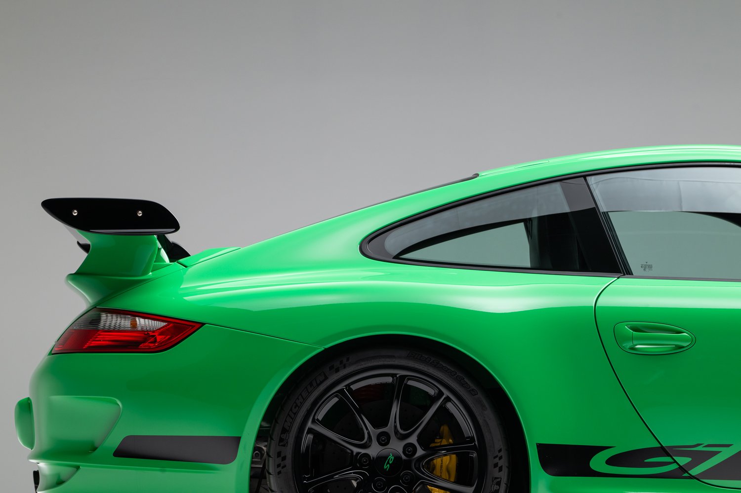 Time Capsule Porsche GT3 RS Achieves Record $498,000 Sale