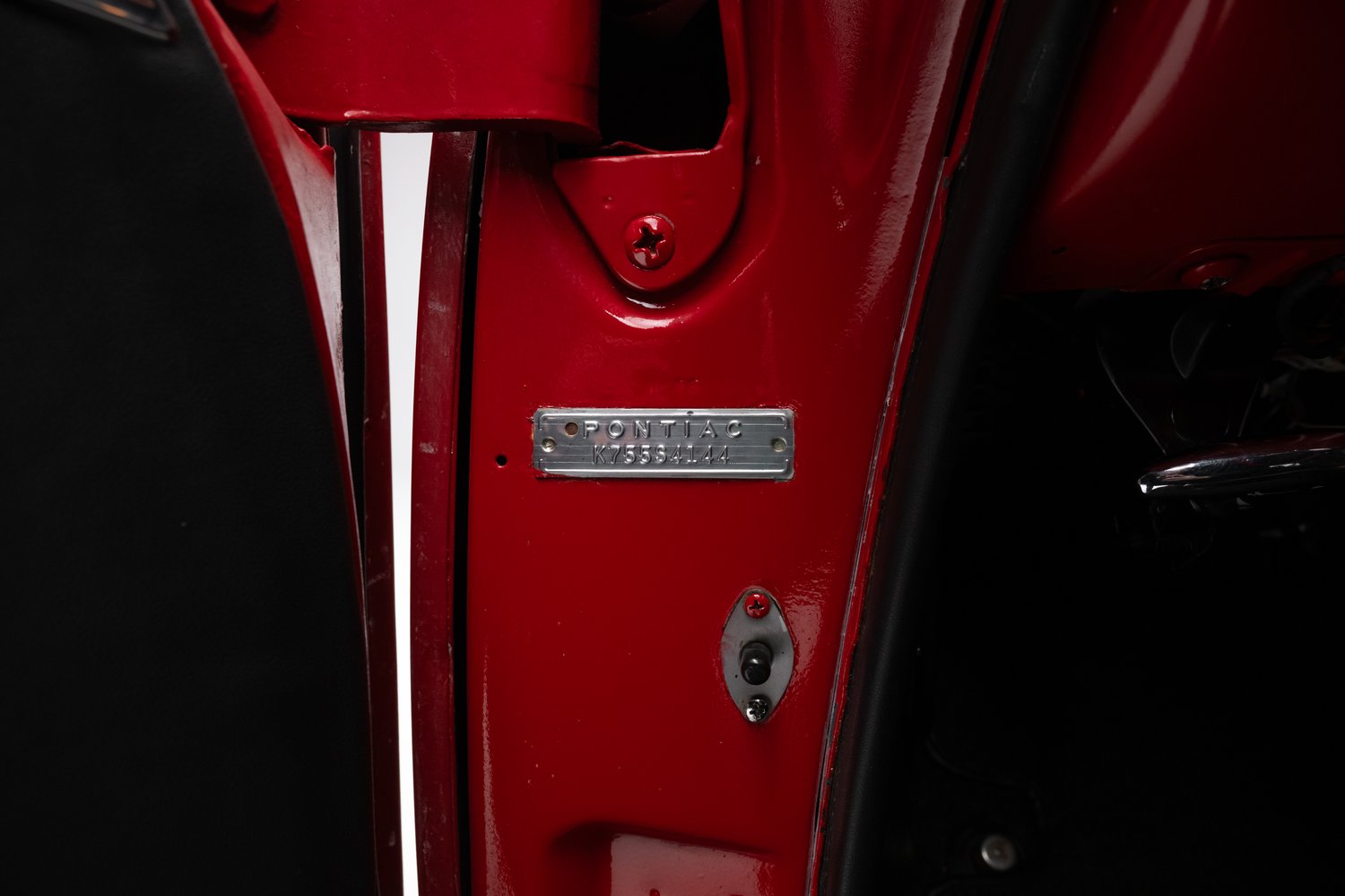 Restomod 1955 Pontiac Chieftain Sells for $35,550 on Bring a Trailer